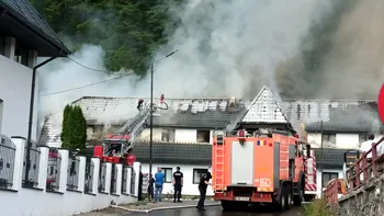 Incendiu de proporții la un fost motel din Bicaz