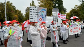 Protest al medicilor și asistentelor, în Piața Victoriei. Angajații din Sănătate, nemulțumiți de salarii