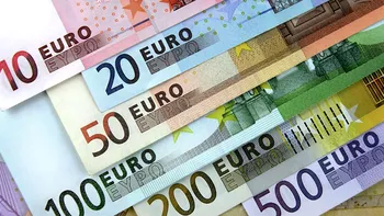 Românii să-și schimbe acum toți banii în euro: cursul valutar sare în aer. Peste noapte, euro face 5 lei, e șoc inflaționist