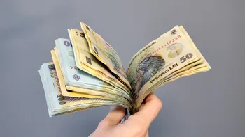 Bucurie mare pentru bugetarii noștri: s-a dat legea, cresc salariile. Câți bani vor primi în plus, lună de lună
