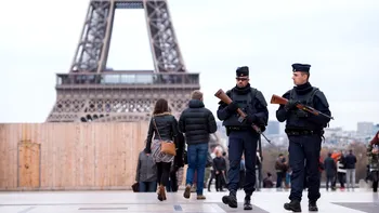 Atac armat în Paris. O persoană a fost ucisă și alte patru au fost rănite