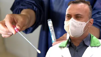 Crește numărul de îmbolnăviri COVID în România. Medicul Adrian Marinescu vorbește despre un „val 6”