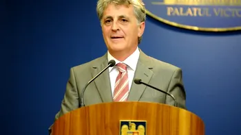 Fost ministru al Apărării, luat cu ambulanța. Cum se simte Mircea Dușa după ce a leșinat