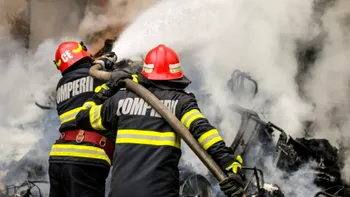 Incendiu uriaș în Buftea. Șapte case în flăcări, 17 autospeciale sunt la fața locului