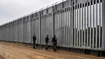 Polonia se apără de Rusia și Belarus printr-un zid uriaș. Gardul are aproape 200 de km lungime