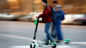 Reguli și restricții noi pentru cei care merg cu trotineta electrică prin București. Amenzi și de 400 de lei în anumite situații