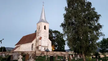 Biserica Sfântul Ioan, de lângă Miercurea Ciuc, singură pe deal: povestea masacrului unui sat întreg