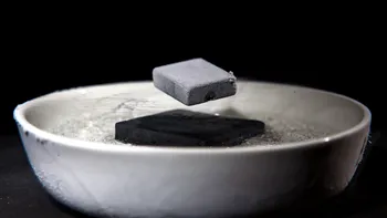 Experimentul care dă peste cap legile fizicii: materialul magnetic care „îngheață” când este încălzit