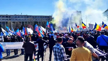 Protest cu sute de oameni la TAROM. Angajații ies în stradă, nemulțumiți de atitudinea conducerii