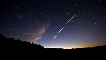 VIDEO Sateliții lui Elon Musk fac valuri pe cerul României: imaginile fascinante provocate de Starlink