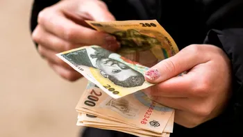 Tu strângi cureaua, alții se angajează în veselie la stat: asta e România