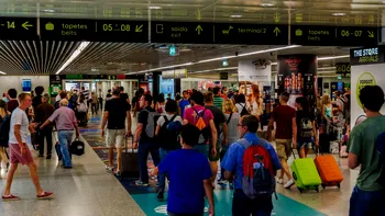Zbor anulat sau întârziat? Cum îți recuperezi banii, fără să te rogi de compania aeriană