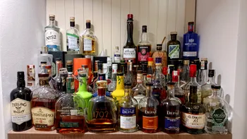 Cresc prețurile și taxele de astăzi, 1 august: cât te costă viciile în plus, țigările, băuturile alcoolice, jocurile de noroc
