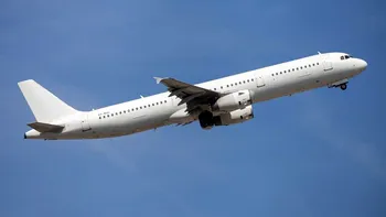 FOTO Avion lovit de grindină în Italia, în timp ce ateriza. Ce s-a întâmplat cu pasagerii apoi