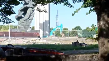 Imagini virale din Letonia: Monumentul de război sovietic din capitală a fost demolat