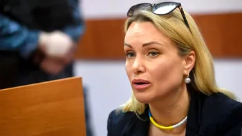 Jurnalista rusă Marina Ovsyannikova, arestată. A fost acuzată de „discreditarea acțiunilor armatei Rusiei”