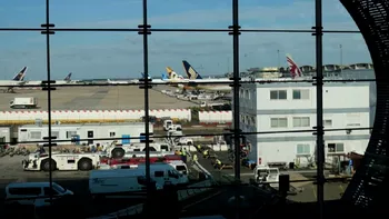 Teroare în aeroportul Charles de Gaulle din Franța. Poliția a împușcat un bărbat care mânuia o armă albă
