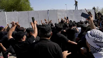 VIDEO Stare de asediu în Irak și revoluție pe străzi. Iran şi-a închis graniţa şi a suspendat toate zborurile către Bagdad