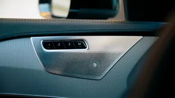 Sistemele Dolby-Dirac ajung și pe vehicule: home cinema-ul se mută în mașină