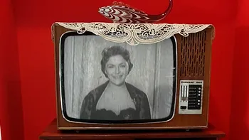 Caznele prezentatoarelor TV, din Epoca de Aur. Divele din România comunistă dădeau tonul modei și coafurii: nu apărea pe „sticlă” chiar oricine