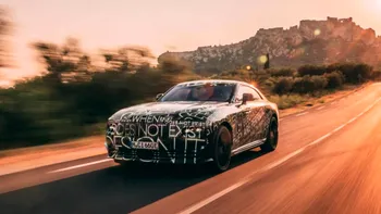 Primele imagini cu Rolls Royce Spectre: ce știm despre mașina electrică a brandului de lux