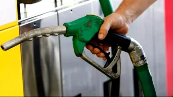 Turismul pentru benzină și motorină, la ordinea zilei: peste ce graniță mai fug românii, unde e carburant ieftin