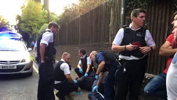 Atac în Londra. Doi polițiști au fost înjunghiați în centrul orașului. Oamenii legii pregăteau zona pentru funeraliile Reginei