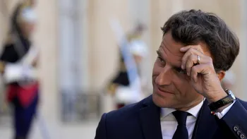 Emmanuel Macron, la un pas de a fi victima unui atac. Parchetul antiterorist a reținut 12 persoane