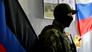 Cum se desfășoară referendumurile în Ucraina și întrebarea de pe buletinele de vot. Oamenii scriu sub pază înarmată