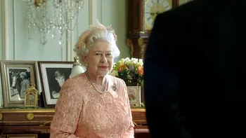 Filmarea secretă cu Regina Elisabeta și cel mai cunoscut spion englez. Nu a știut  nimeni, nici măcar familia