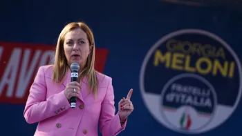 Giorgia Meloni și Frații Italiei, partidul de extremă dreapta, preiau conducerea guvernării în Italia