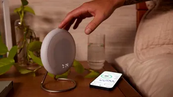 Lampa care te urmărește în somn: cum funcționează Halo Rise de la Amazon
