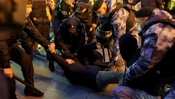 Putin se răzbună pe rușii care au ieșit la proteste. Arestații au primit ordinul de încorporare