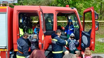 Un proiectil a fost descoperit într-o grădiniță din Câmpulung. Copiii au fost evacuați de urgență