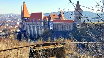 Buncărul secret de lângă Castelul Corvinilor: de ce l-au construit, de fapt, comuniștii