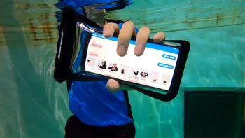 Cum trimiți mesaje sub apă: AquaApp, aplicația care ar putea face diferența dintre viață și moarte