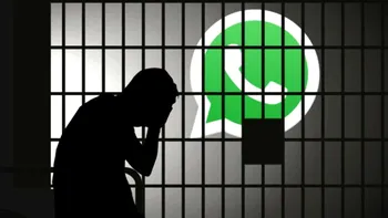 Ajuns la pușcărie, din cauza WhatsApp, în România: cum l-a dat de gol aplicația de chat