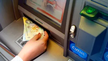 Dispar banii la bancomat, instant: cum previi dezastrul din contul bancar, conform DIICOT