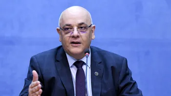 Ce să faci în caz de incendiu. Sfatul lui Arafat: „Când vezi că mașina ia foc, nu stai și caști gura. Nu mori neapărat de la foc, ci de la fum”