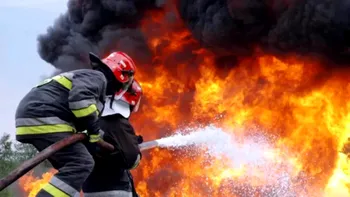 Incendiu puternic la Cercul Militar din București. Un soldat a fost rănit