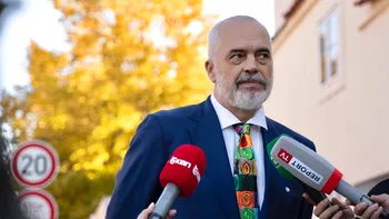 Premierul Albaniei: „Am făcut contrabandă cu vaccinuri COVID”. Ce alt oficial cheie a fost implicat