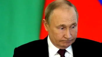 VIDEO Putin a fost umilit în fața camerelor de filmat. Din cauza nervilor, s-a înecat de opt ori în timpul unui discurs
