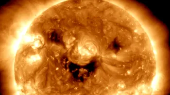 Zâmbetul de pe Soare, surprins de NASA, ar aduce tristețe omenirii: fenomenul periculos care poate lovi Pământul