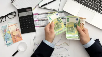 Patronii români, ajutați de stat să iasă din iarnă: românii de rând s-ar putea simți 