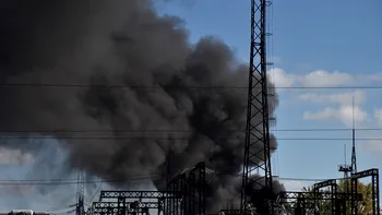 Fum negru la centrala hidroelectrică Dnipro din Zaporojie. Incidentul vine după ce Rusia a lovit infrastructura critică din Ucraina VIDEO