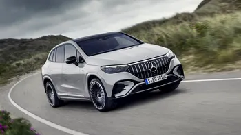 Mercedes nu stă degeaba: EQE, rivalul lui BMW iX