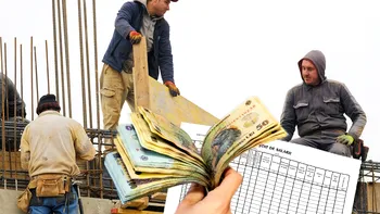Bula imobiliară, împinsă de la spate de cei bogați: unii n-au ce mânca, alții își construiesc case de la zero