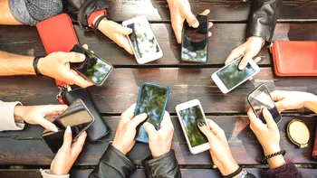 Ce se întâmplă cu piața smartphone-urilor: mai cumpără oamenii telefoane inteligente?