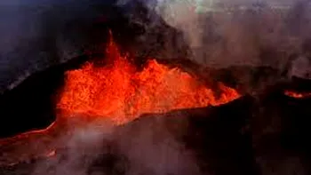 A erupt cel mai mare vulcan de pe Pământ, provocând zeci de cutremure. Avertismentul specialiștilor VIDEO