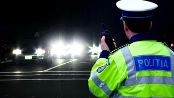 Amendă de 1.000 de lei pentru gestul de a da flashuri. Când poţi scăpa de dat bani, situaţiile în care luminile sunt legale